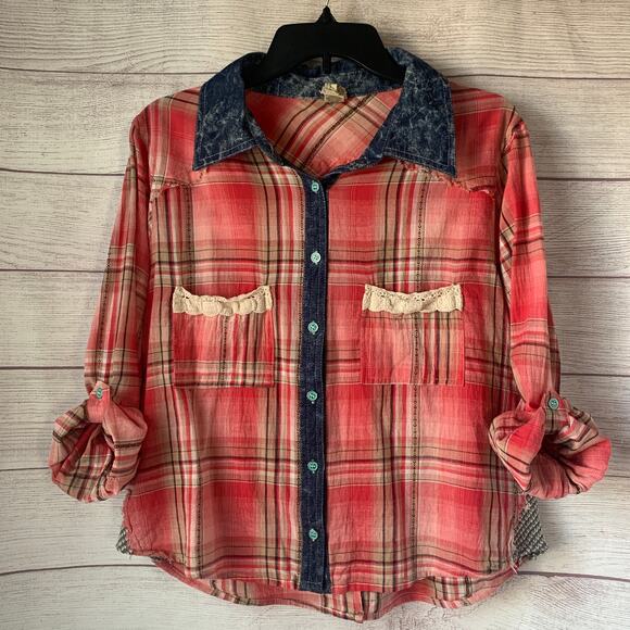 Gimmicks by BKE Pink and Blue Plaid and Lace Button Down Roll Tab Sleeves Size M - Picture 1 of 16